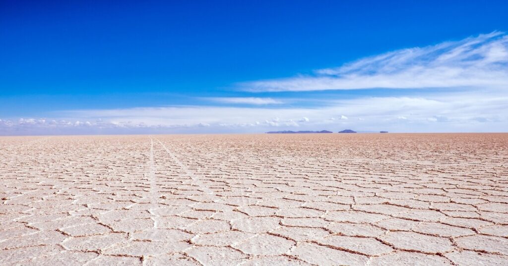 Salar-de-Uyuni-Bolivia-A-Surreal-Salt-Flat-Experience