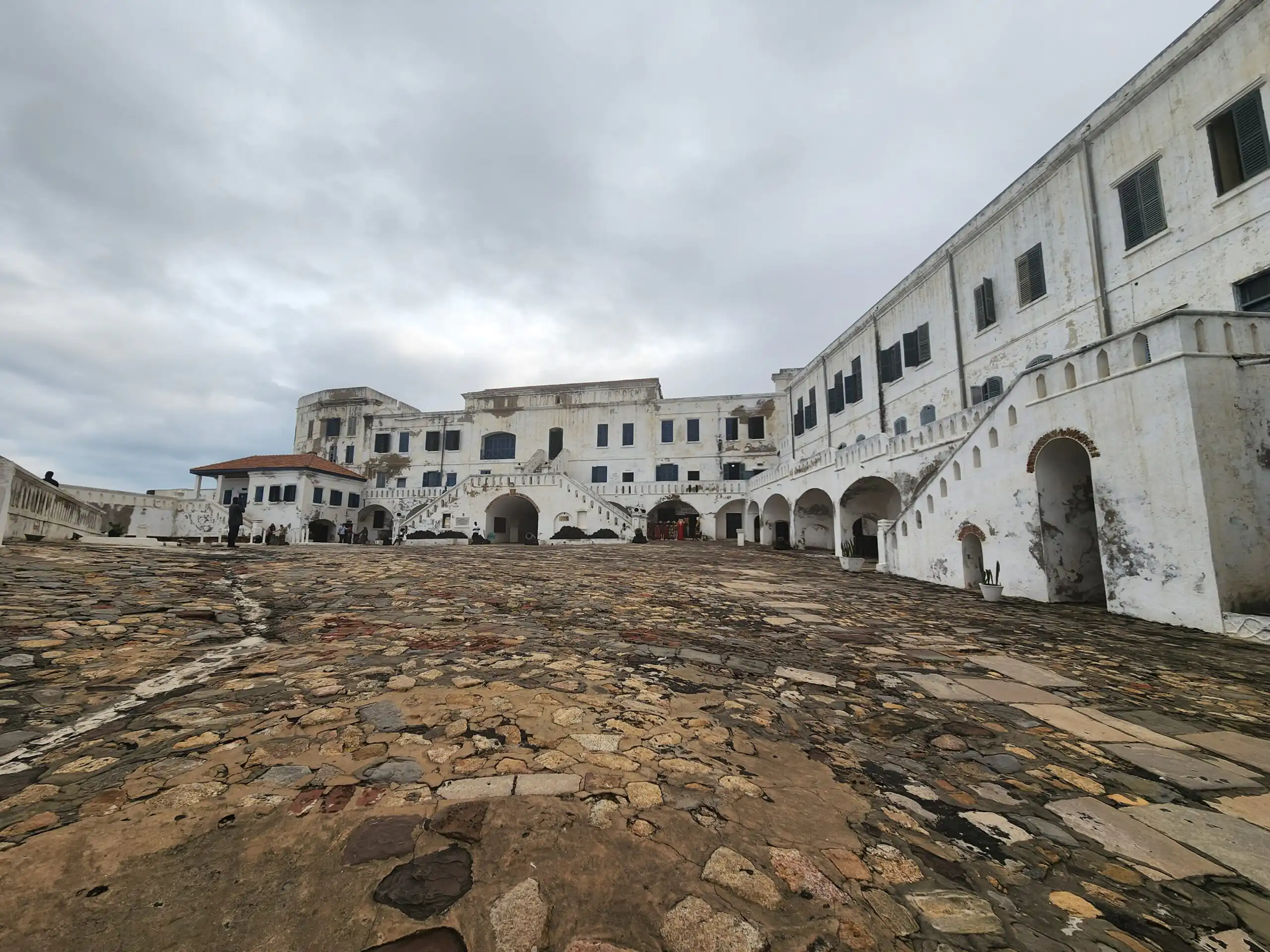 White colonial building with courtyard